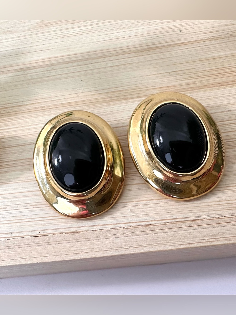 🖤Vintage Liz Claiborne Gold and Black Clip-on Earrings EUC